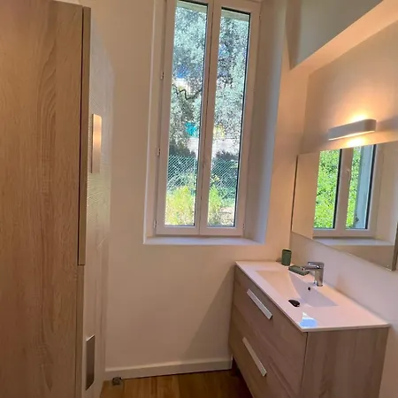 Alice - T2 Cossu Et Calme En Plein Coeur D'ajaccio * Ajaccio (Corsica)